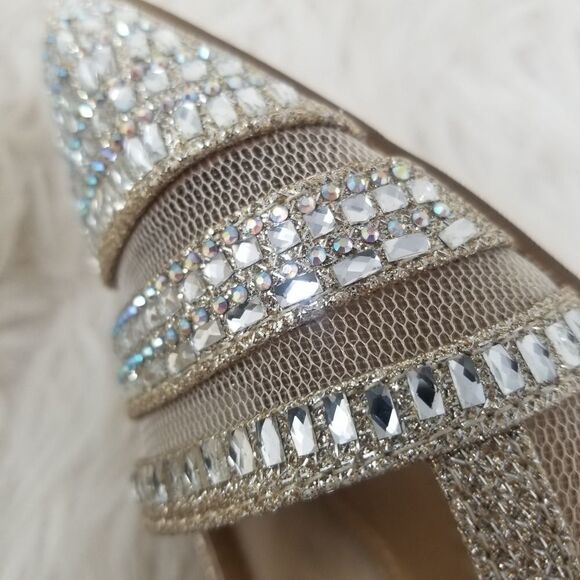 Dream Pairs Sparkly Heels. Size 6 - Picture 16 of 16